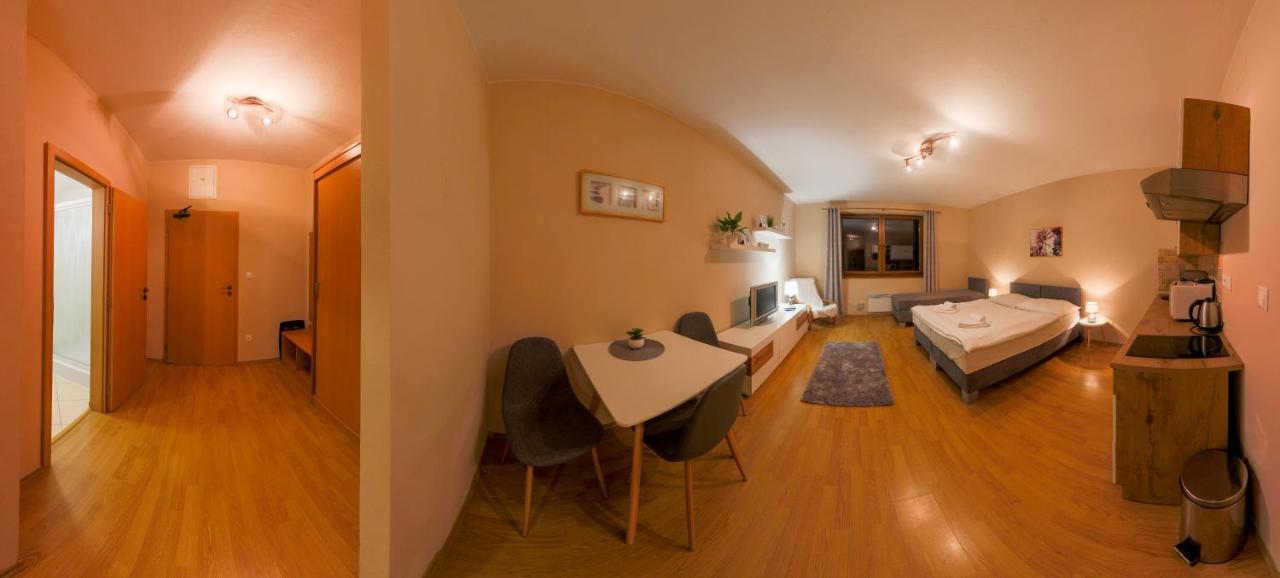 Apartmany Fatrapark 1 S Wellnessom Hrabovska Dolina 鲁容贝罗克 外观 照片