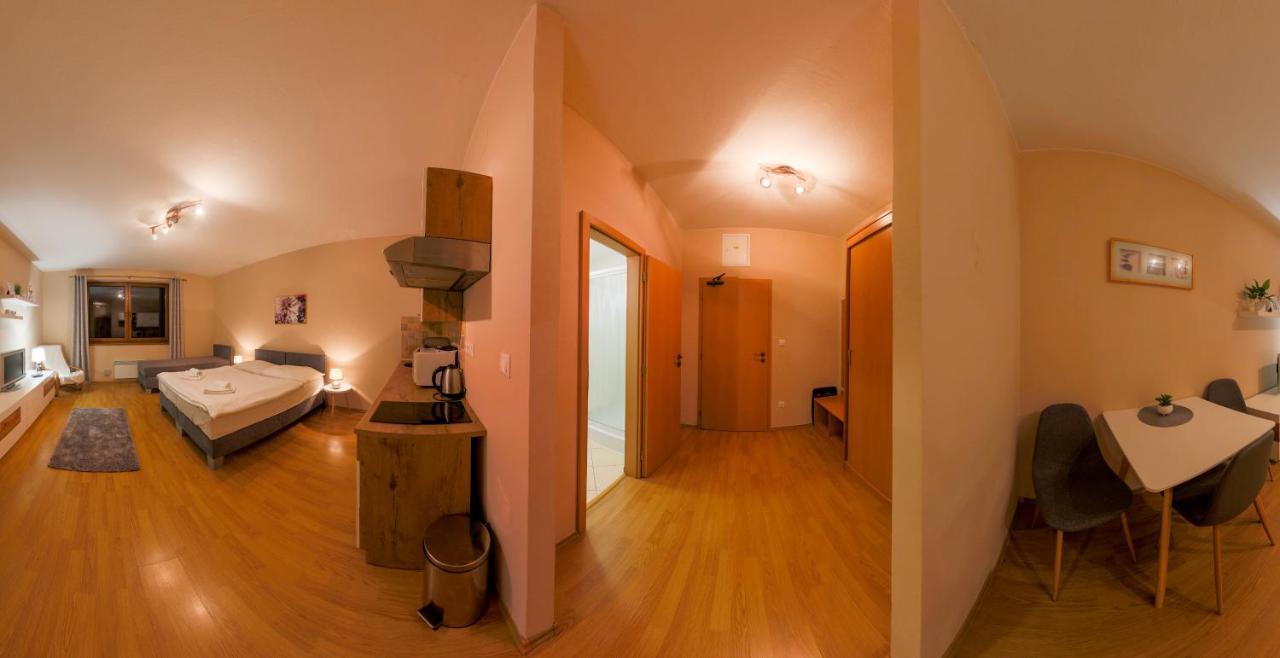 Apartmany Fatrapark 1 S Wellnessom Hrabovska Dolina 鲁容贝罗克 外观 照片