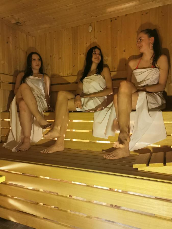 Apartmany Fatrapark 1 S Wellnessom Hrabovska Dolina 鲁容贝罗克 外观 照片