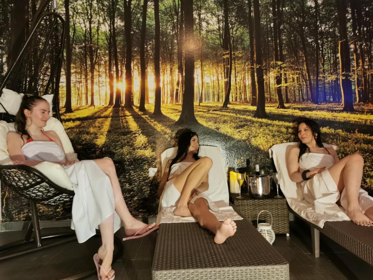 Apartmany Fatrapark 1 S Wellnessom Hrabovska Dolina 鲁容贝罗克 外观 照片