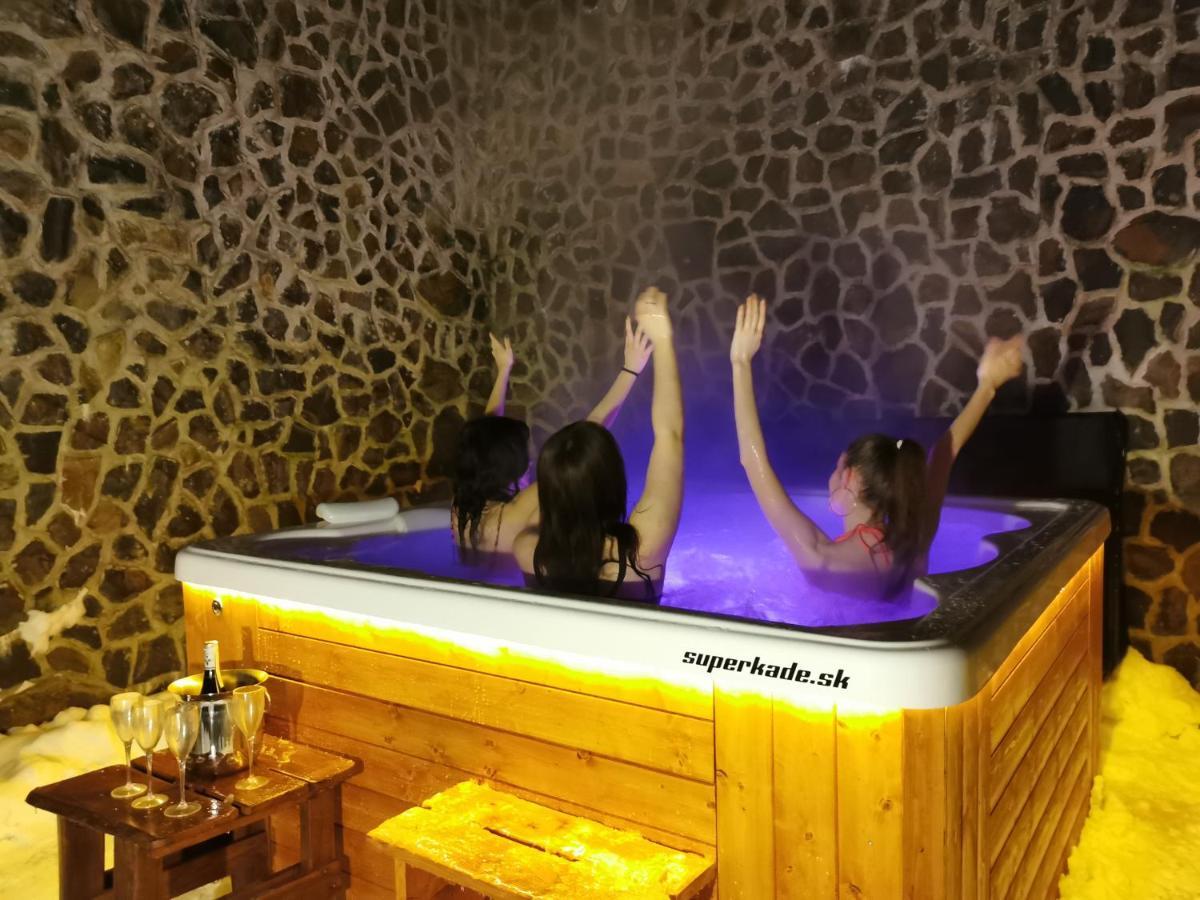 Apartmany Fatrapark 1 S Wellnessom Hrabovska Dolina 鲁容贝罗克 外观 照片