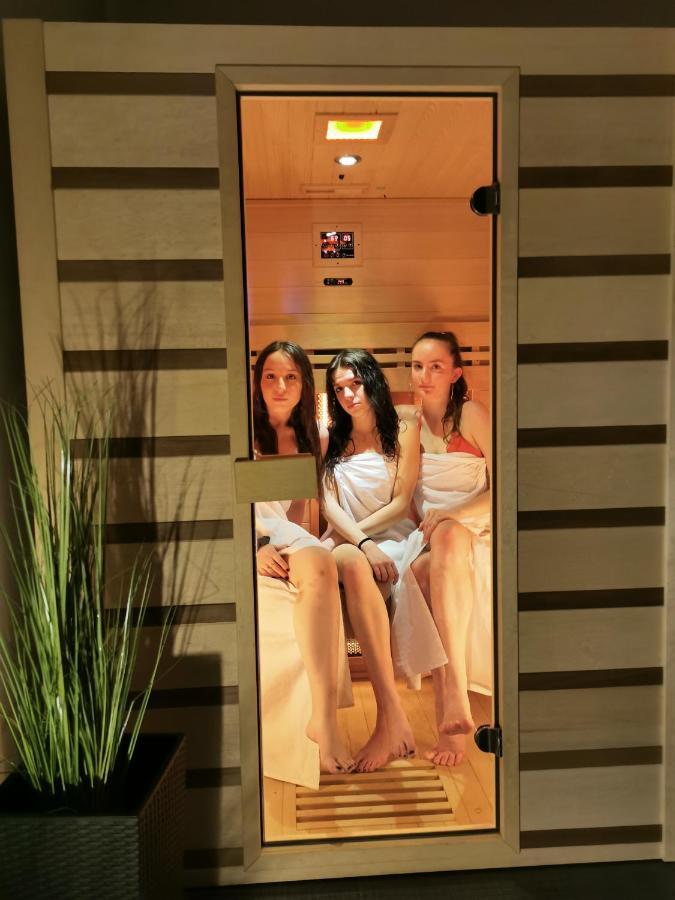 Apartmany Fatrapark 1 S Wellnessom Hrabovska Dolina 鲁容贝罗克 外观 照片